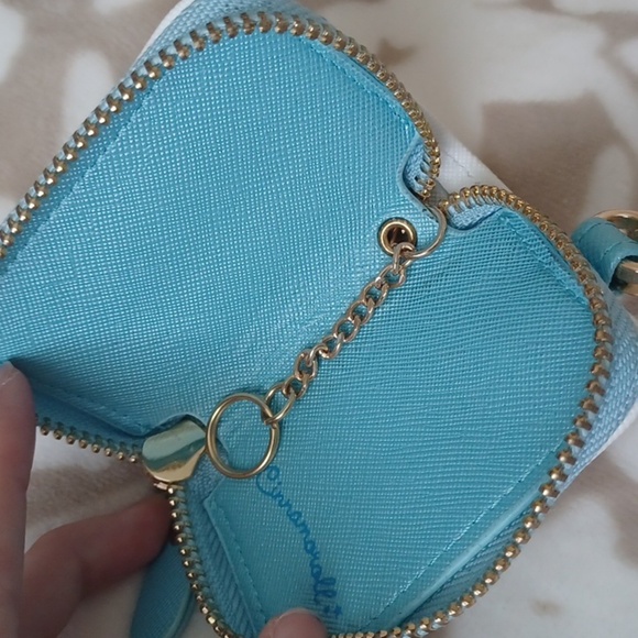 Cinnamon roll key case holder - Picture 4 of 5